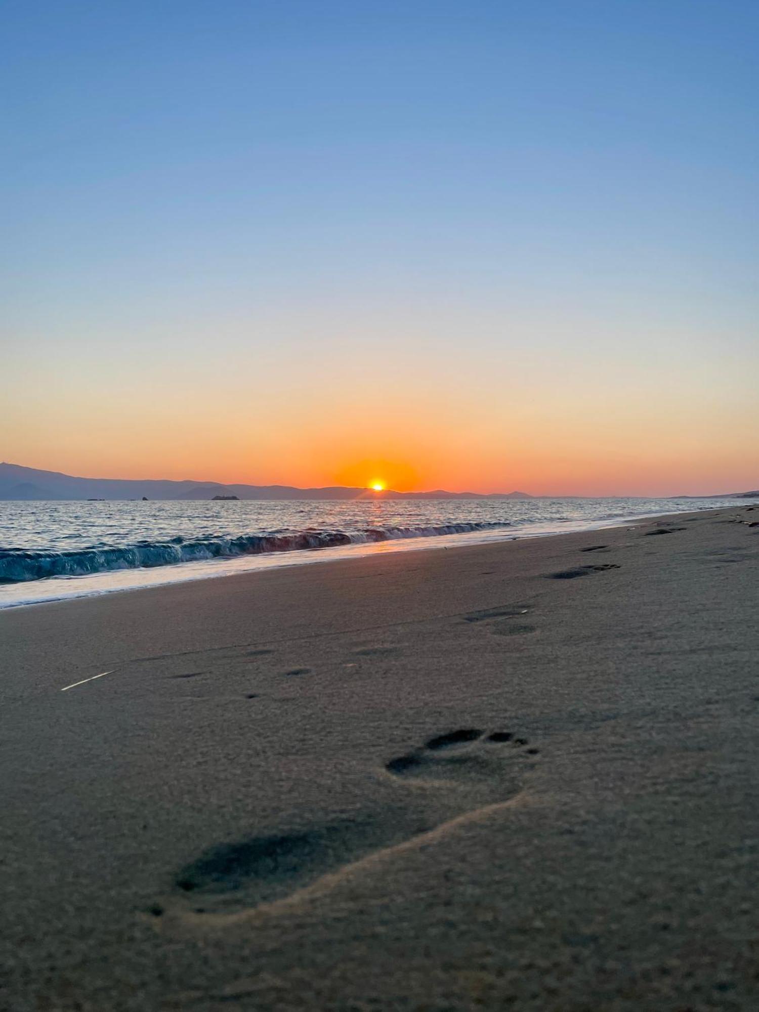 Vrettos Beachfront *
